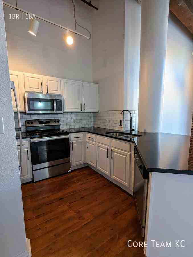 201 W 4th St #103 - Photo 5 of 19