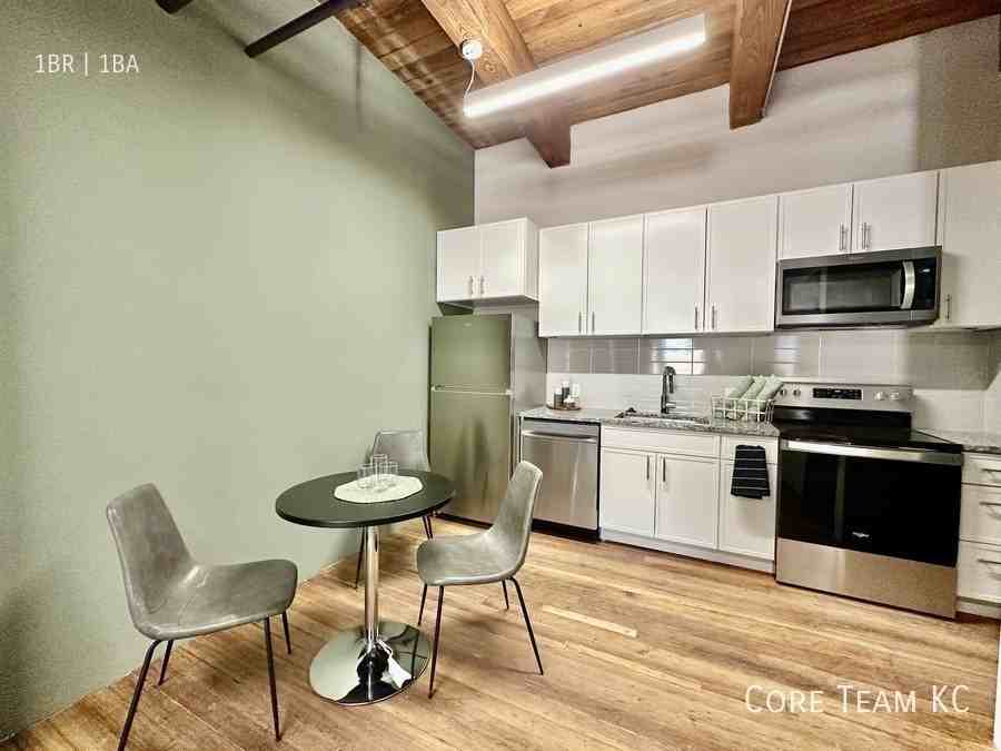 802 Broadway Blvd #05