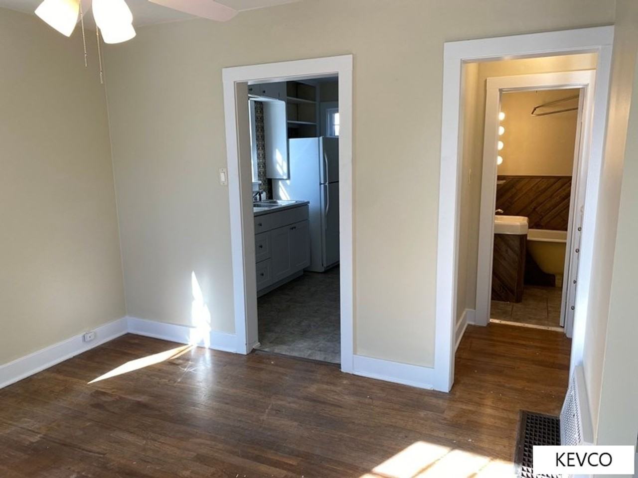 1629 Peterson St - Photo 4 of 26