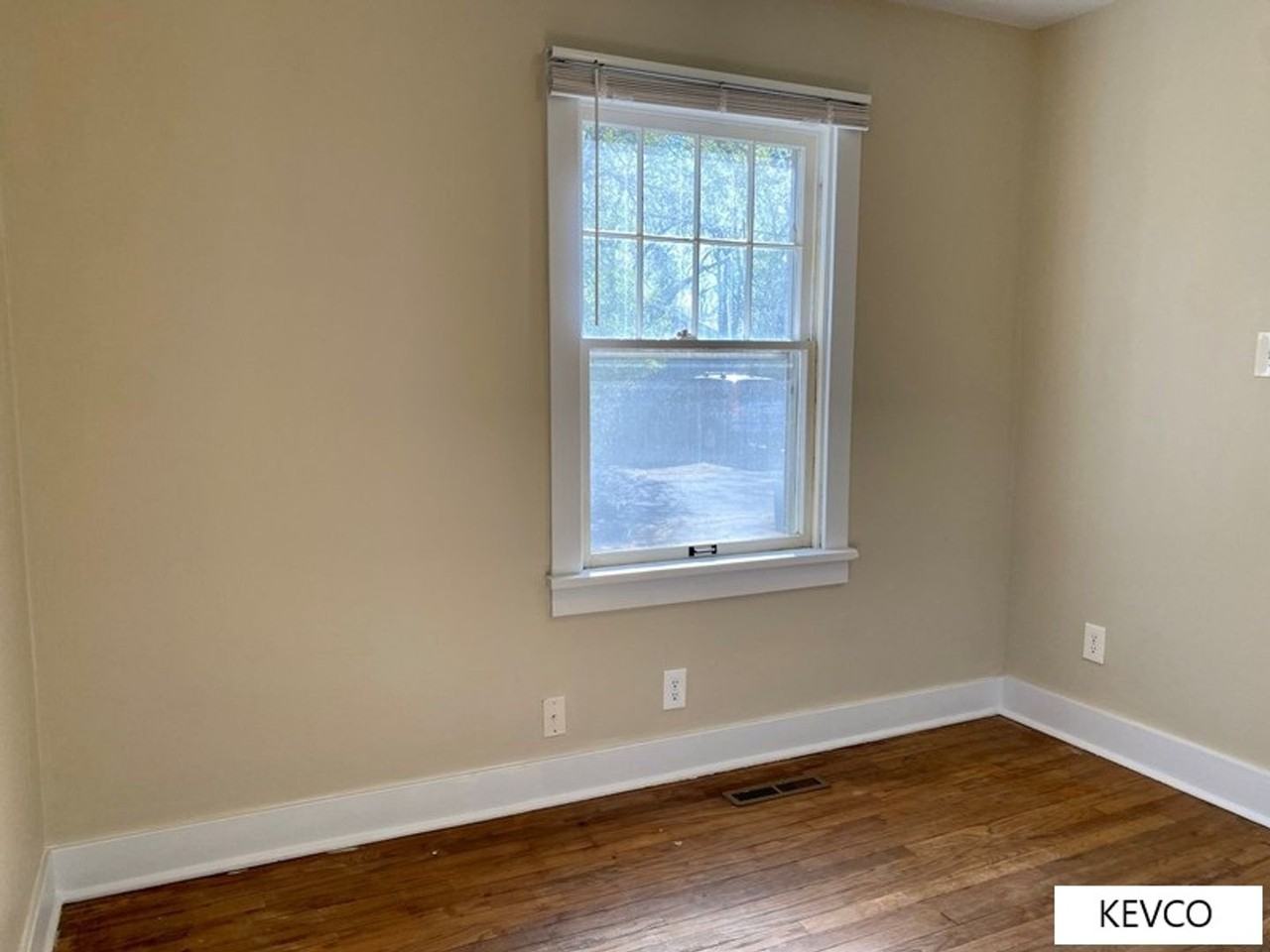 1629 Peterson St - Photo 7 of 26