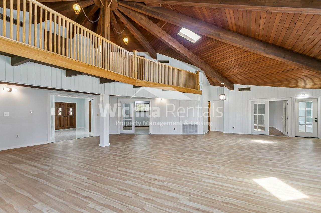 10810 W Maple St - Photo 6 of 16