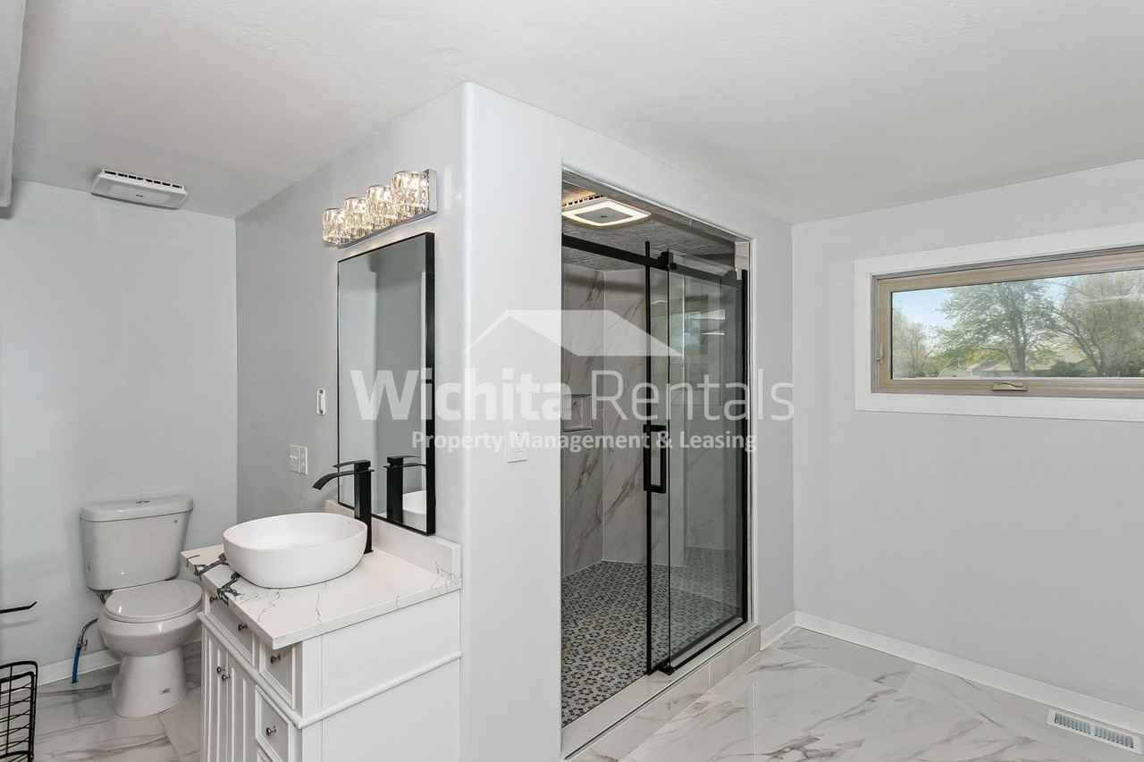 10810 W Maple St - Photo 7 of 16