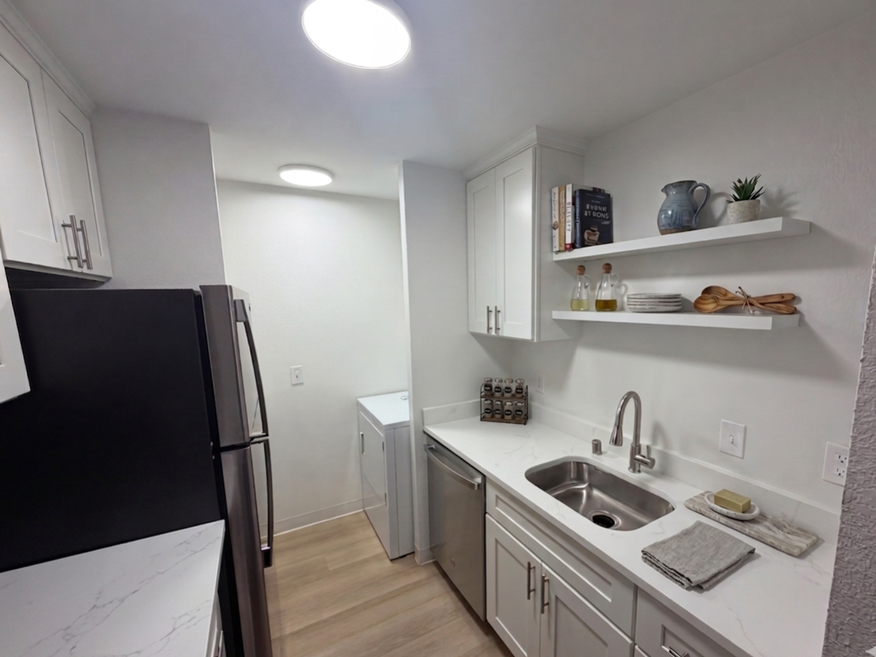 1718 Melrose Ave #212 - Photo 4 of 7