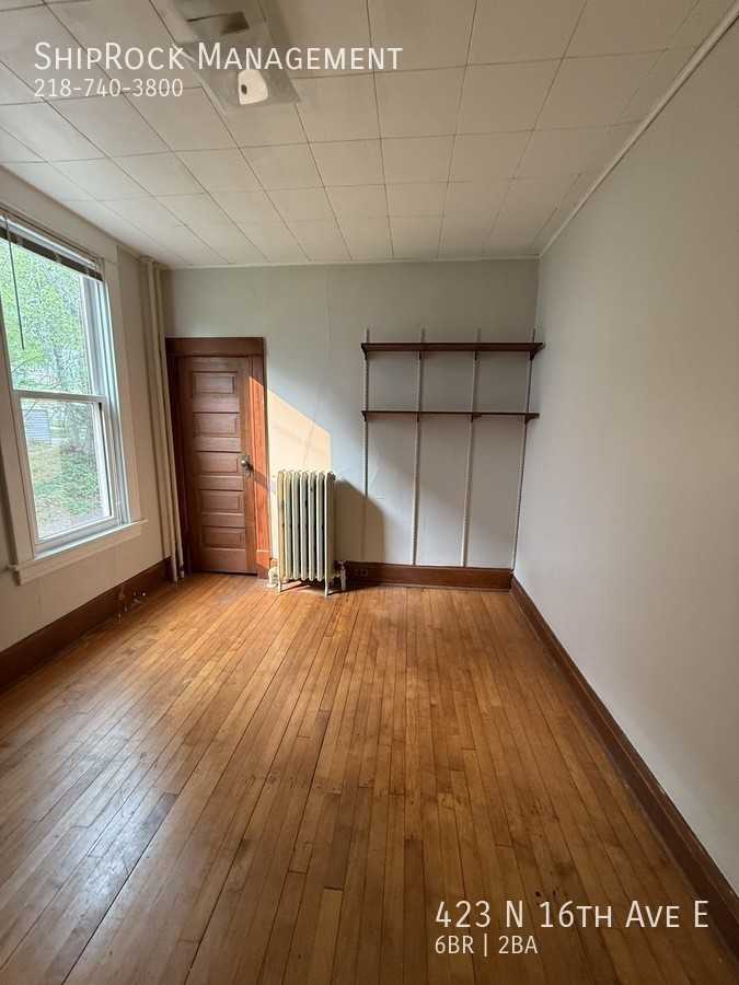 423 N 16th Ave E - Photo 3 of 15