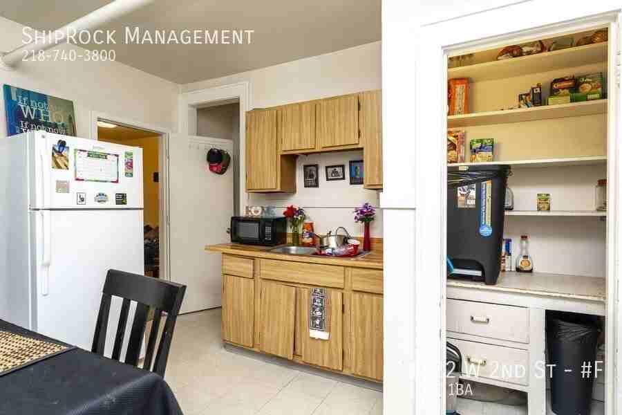 1822 W 2nd St #F - Photo 3 of 6