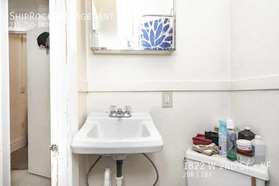 1822 W 2nd St #F - Photo 6 of 6