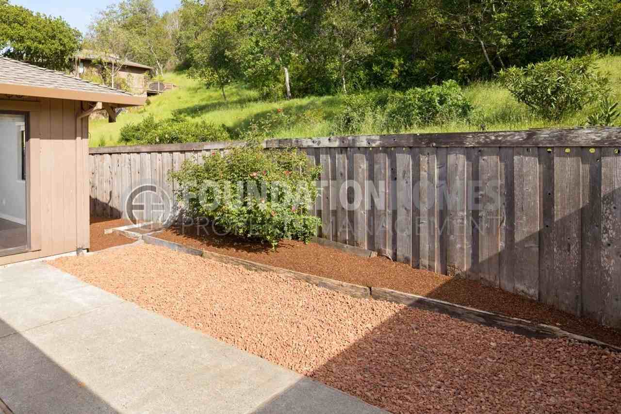 42 Oakcrest Dr - Photo 3 of 34