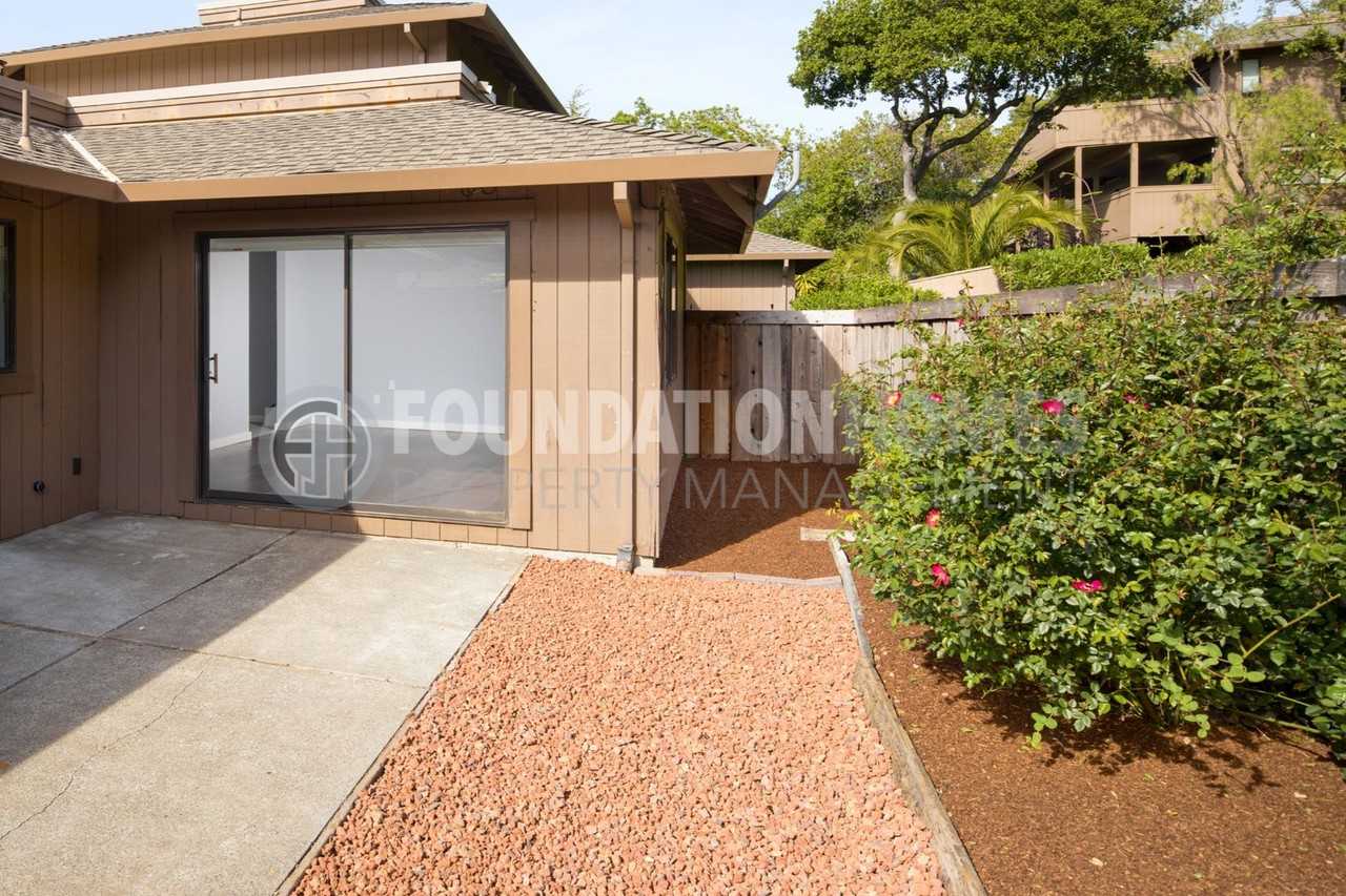 42 Oakcrest Dr - Photo 4 of 34