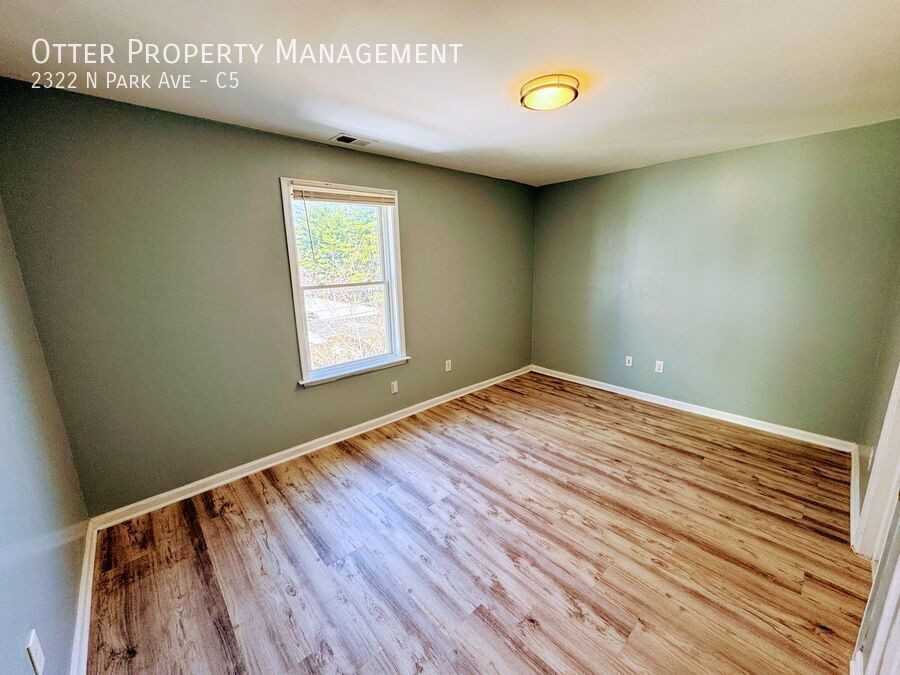 2322 N Park Ave #C5 - Photo 2 of 17