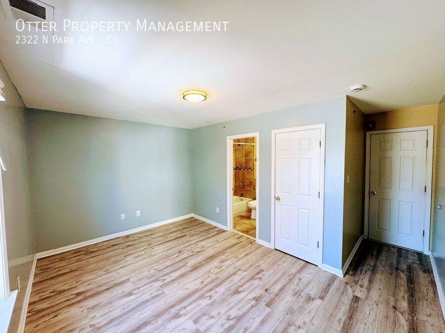 2322 N Park Ave #C5 - Photo 3 of 17