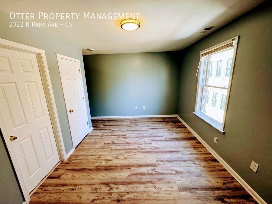 2322 N Park Ave #C5 - Photo 4 of 17