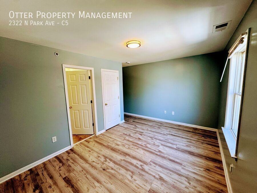 2322 N Park Ave #C5 - Photo 6 of 17