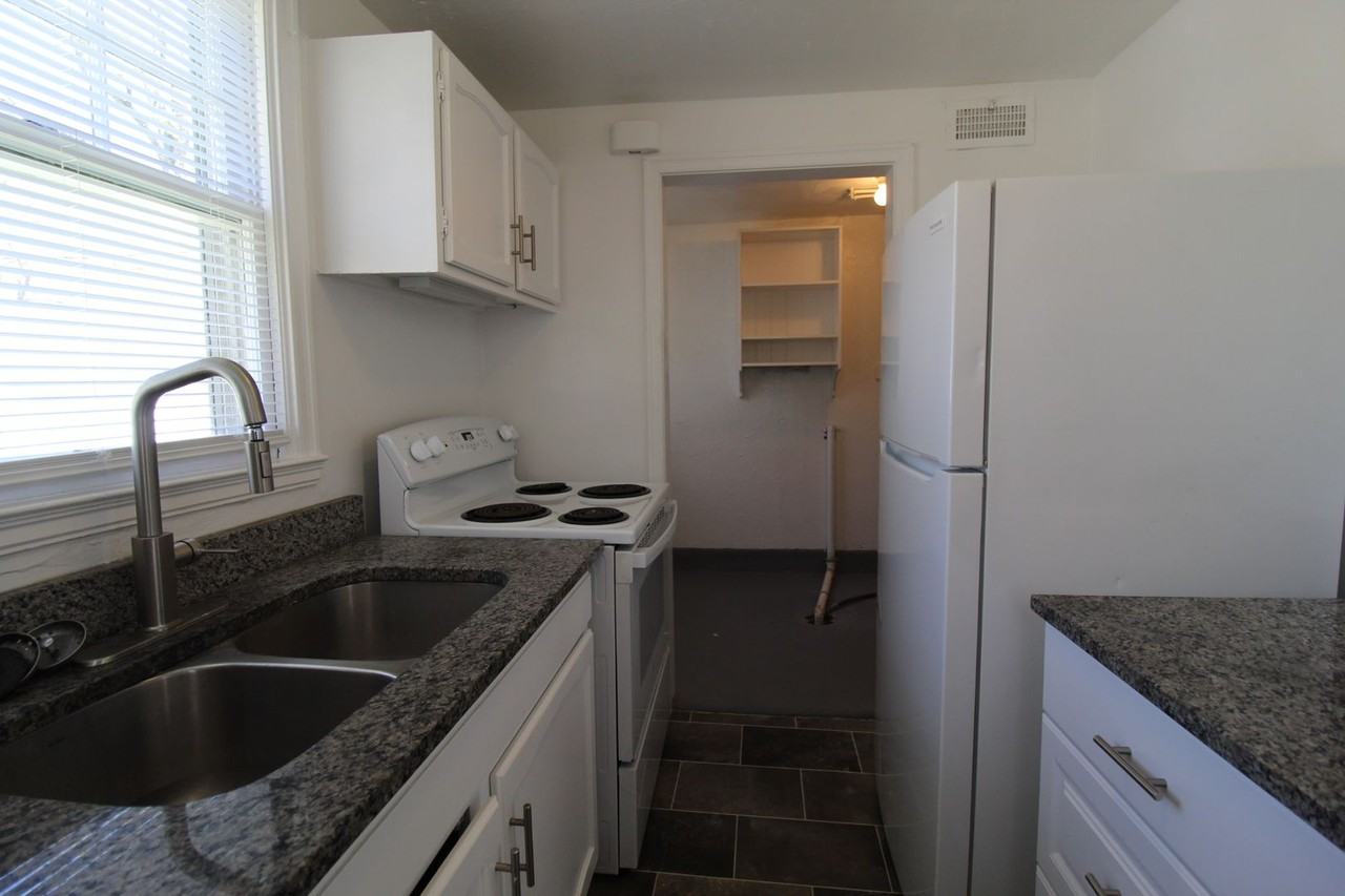 304 E 26th Ave - Photo 7 of 13