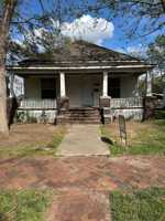 featured image of 307 S Elm St