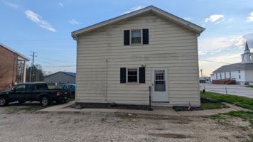 featured image of 203 E Maple St