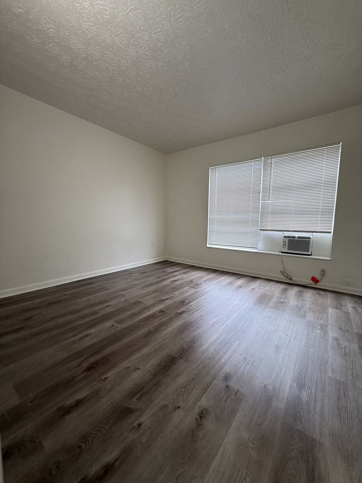 905 922 E Brownlee St C 25 - Photo 4 of 13