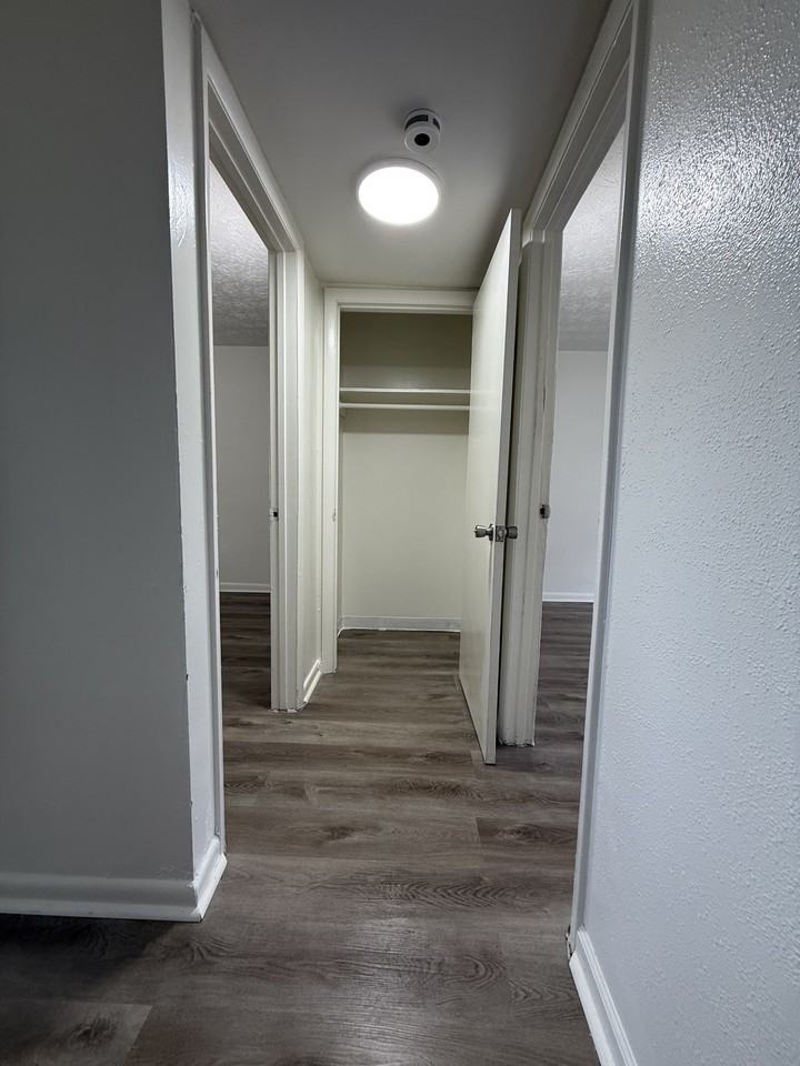 905 922 E Brownlee St C 25 - Photo 6 of 13