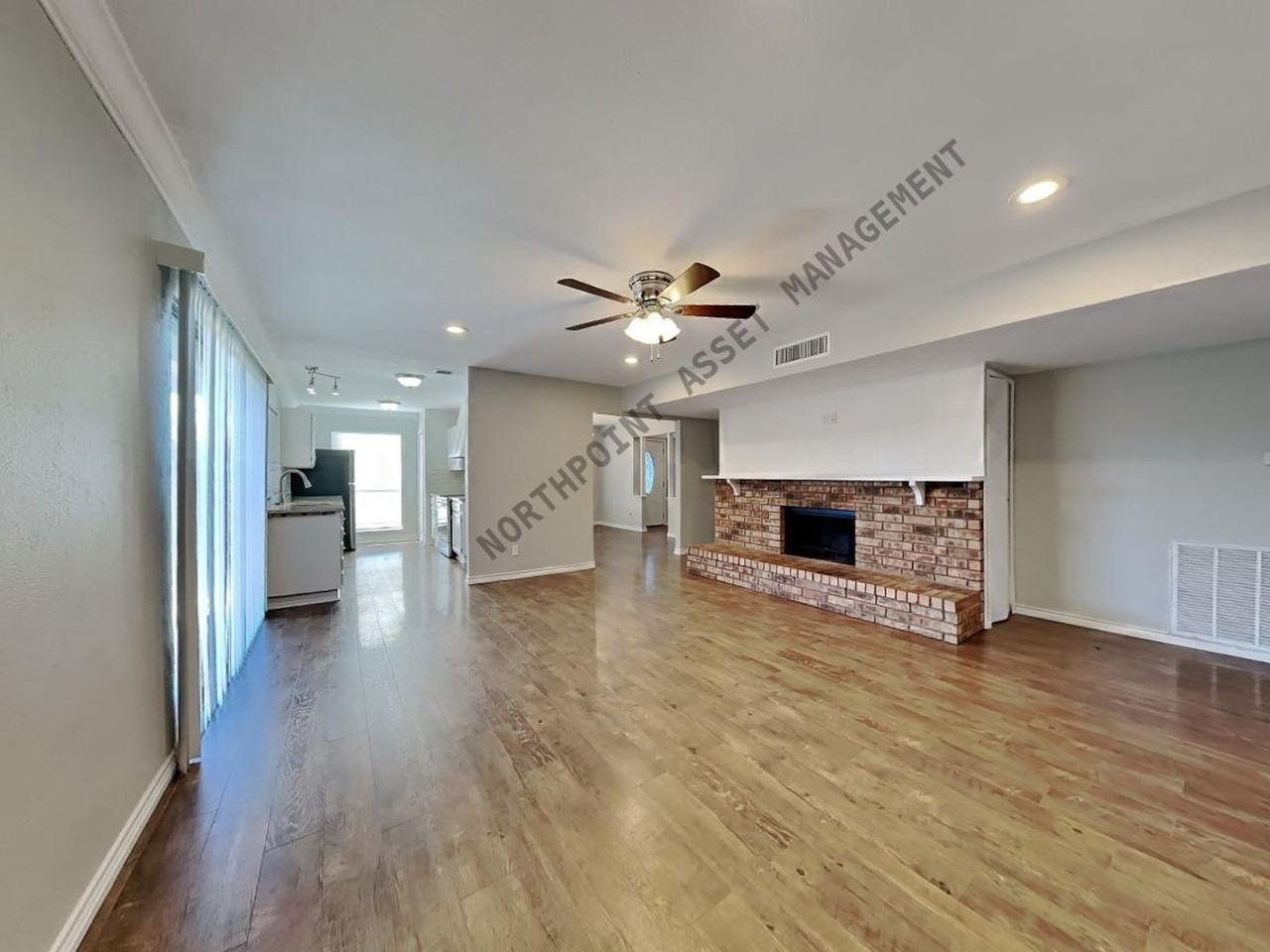 8825 Miami Dr - Photo 3 of 24