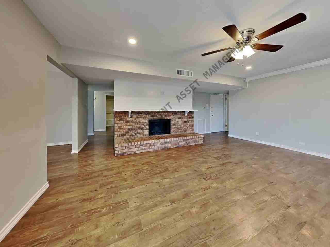 8825 Miami Dr - Photo 4 of 24