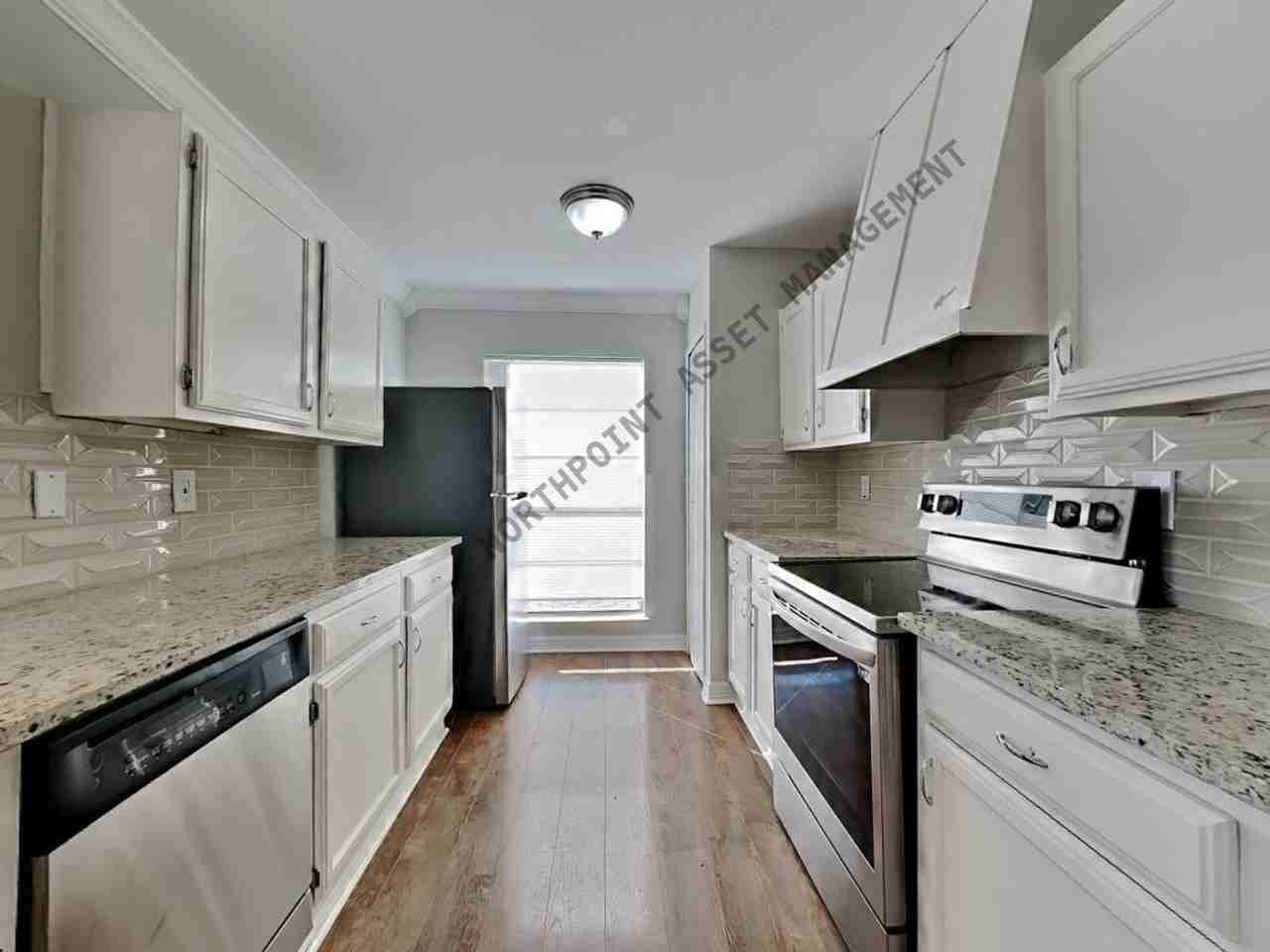 8825 Miami Dr - Photo 5 of 24