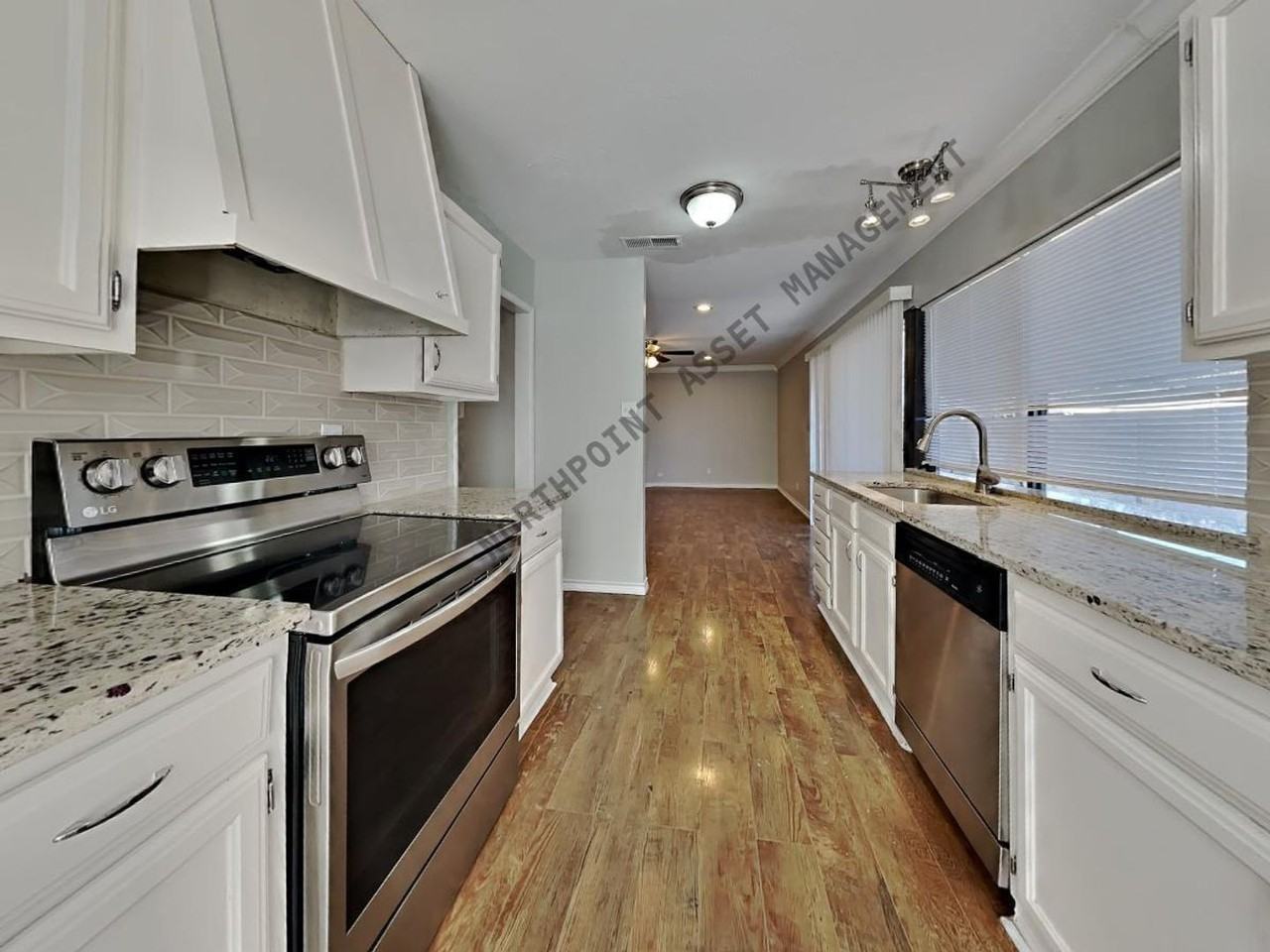 8825 Miami Dr - Photo 6 of 24