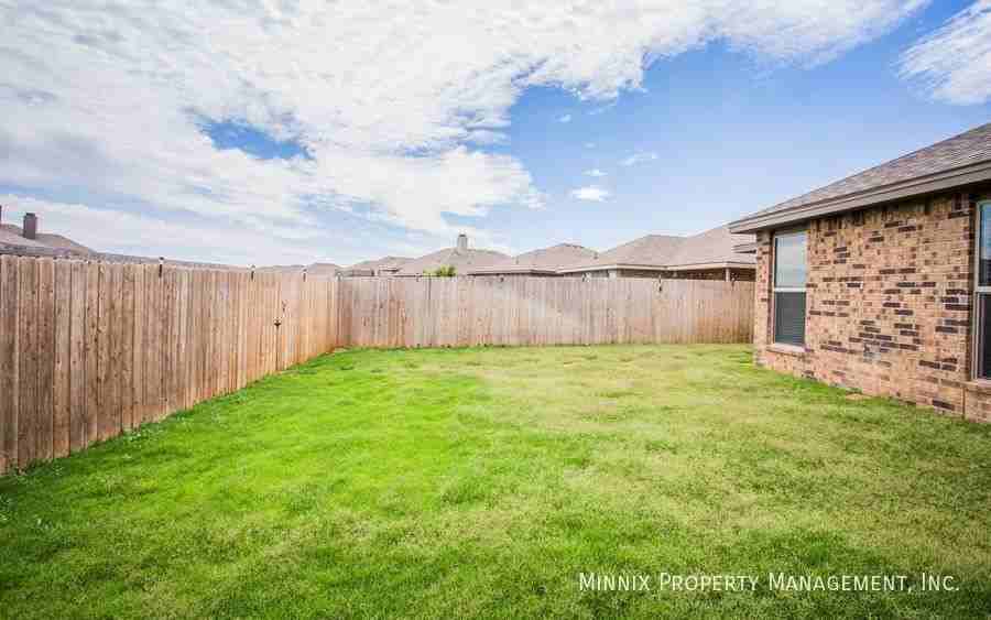 14211 Vernon Ave - Photo 5 of 42