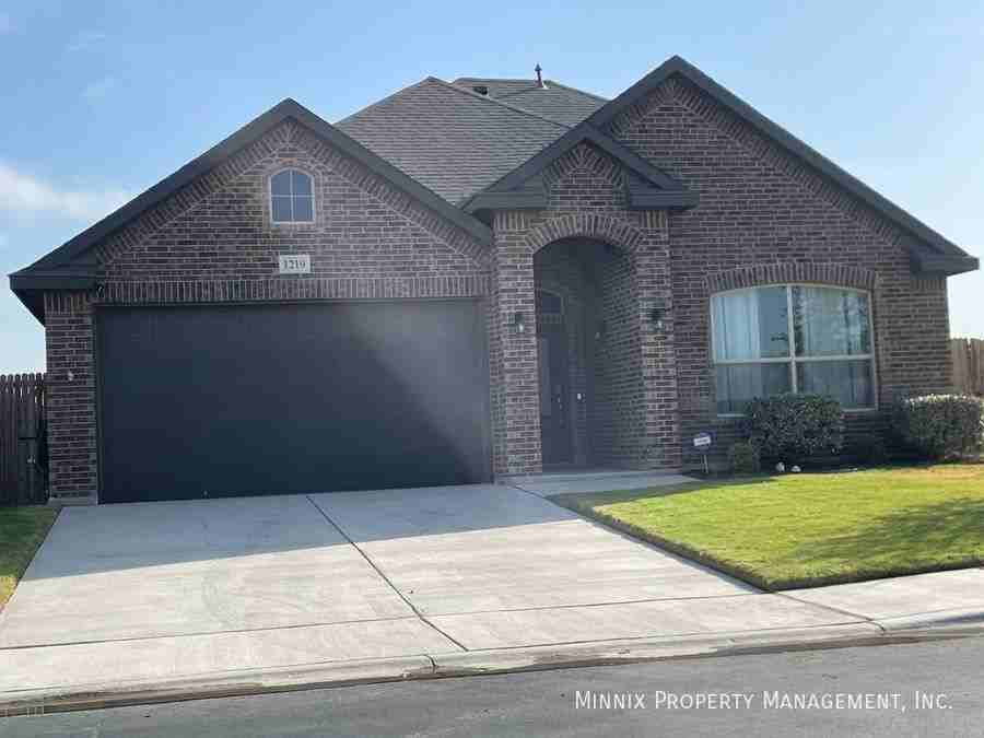 1219 Pavilion Pkwy - Photo 2 of 31