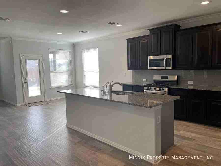 1219 Pavilion Pkwy - Photo 4 of 31