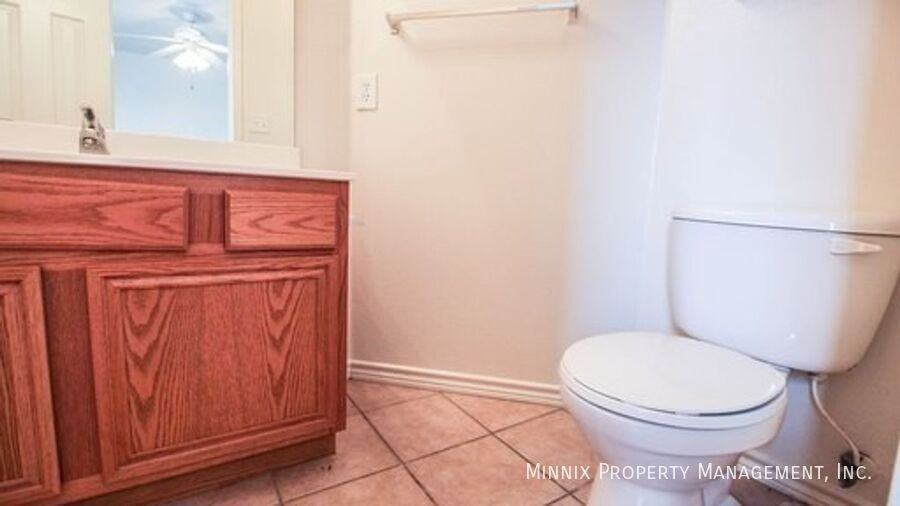 912 N Bangor Ave #B - Photo 7 of 20