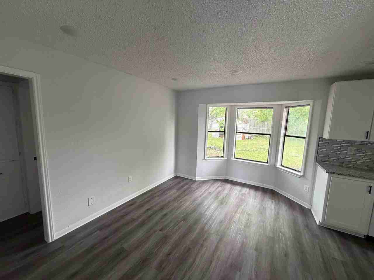 851 Michelle Dr - Photo 3 of 9