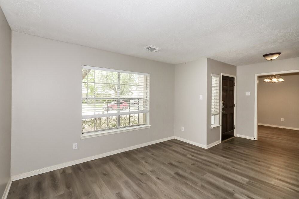 4635 Linden Pl - Photo 5 of 17