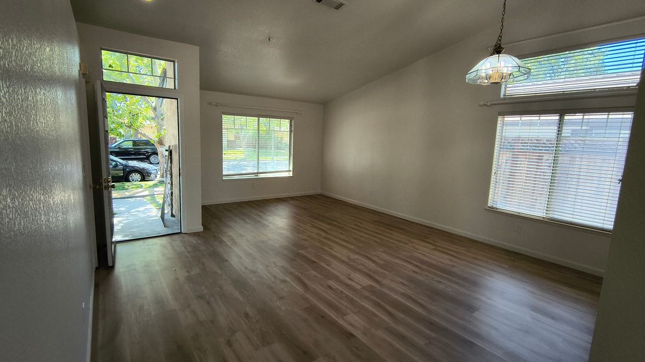 6968 Sunridge Dr - Photo 2 of 46