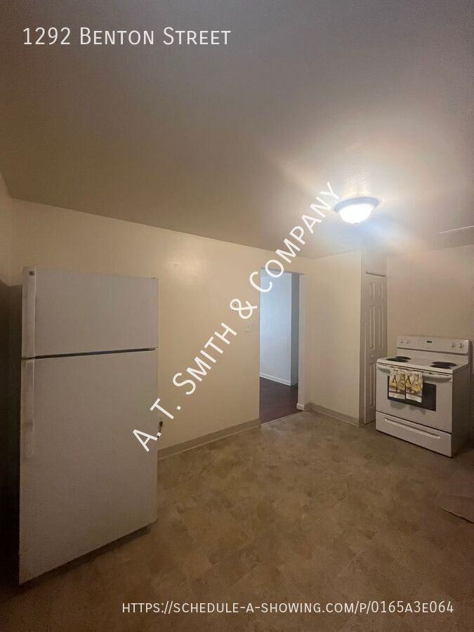 1292 Benton St - Photo 3 of 11