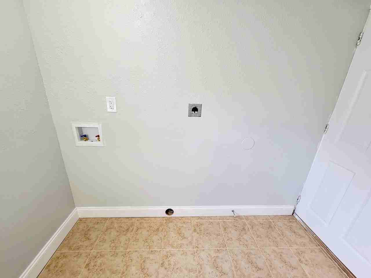 9776 Hogan Rd - Photo 4 of 20