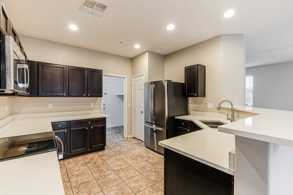 1444 N 80th Dr - Photo 7 of 17