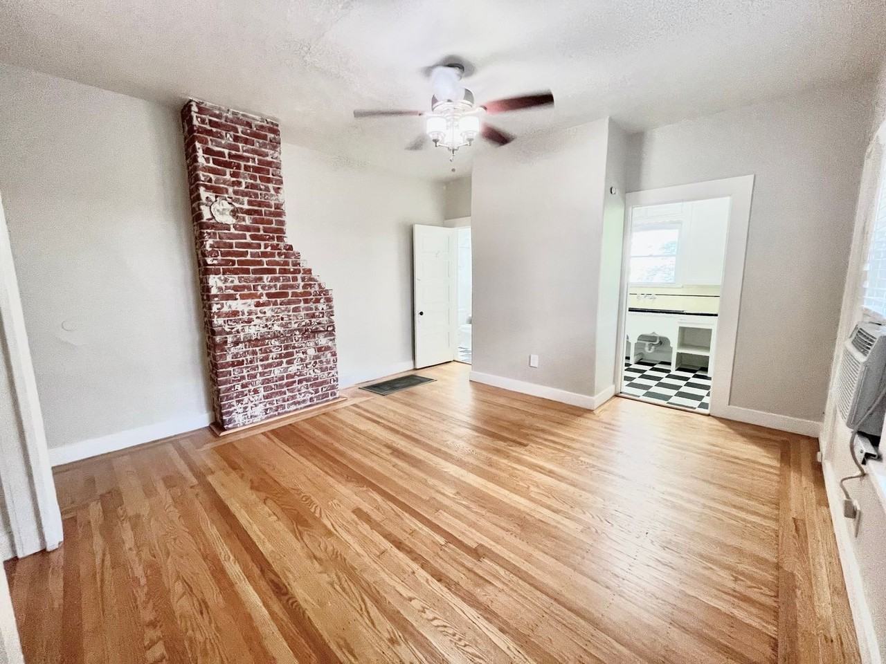 2401 P Street - Photo 3 of 18