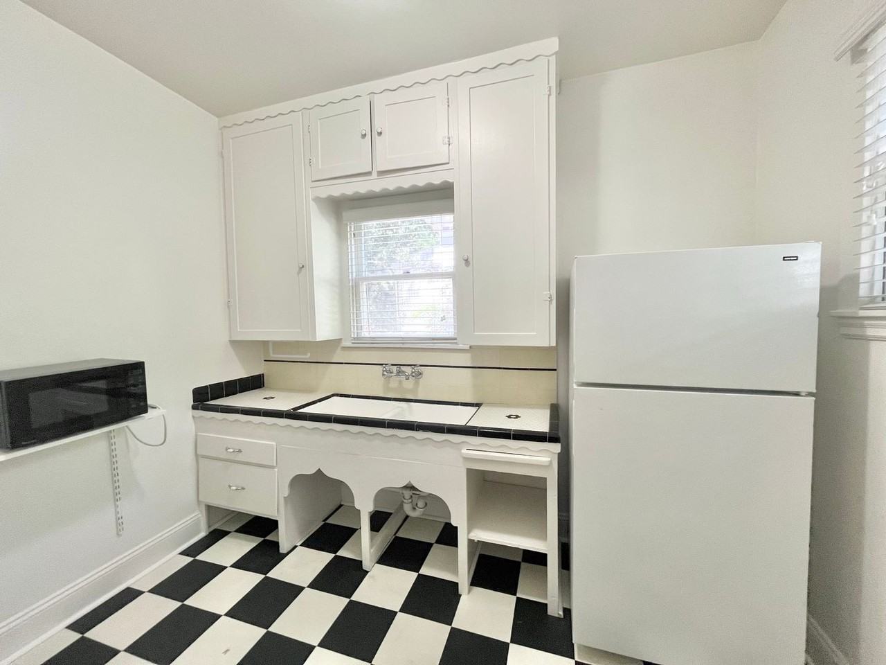 2401 P Street - Photo 6 of 18