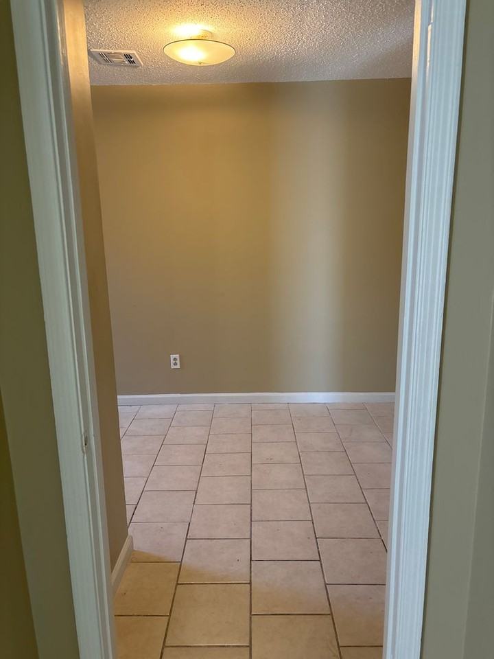 633 Groveland Dr - Photo 2 of 14