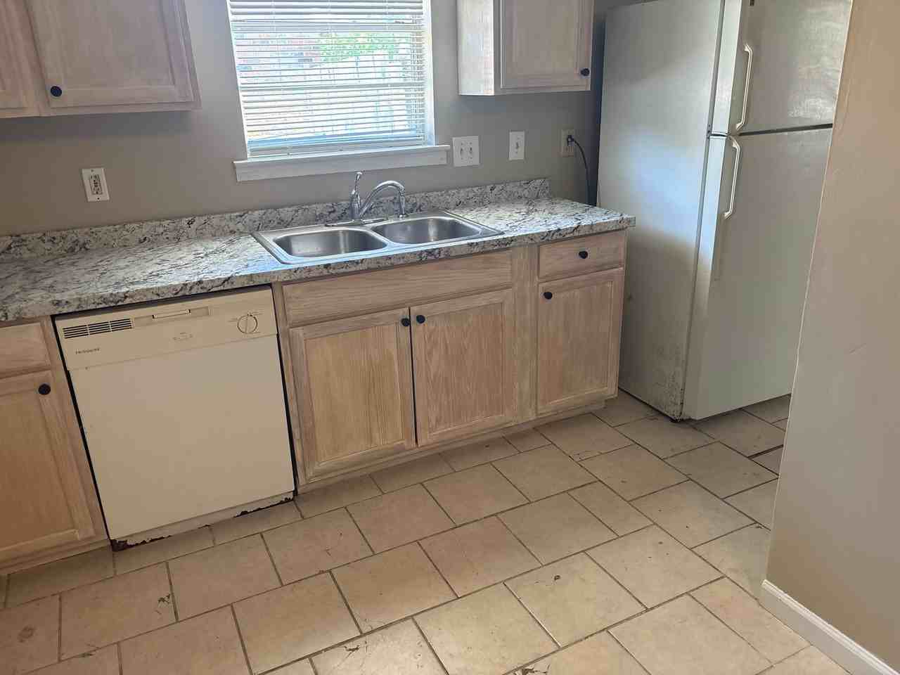 633 Groveland Dr - Photo 4 of 14