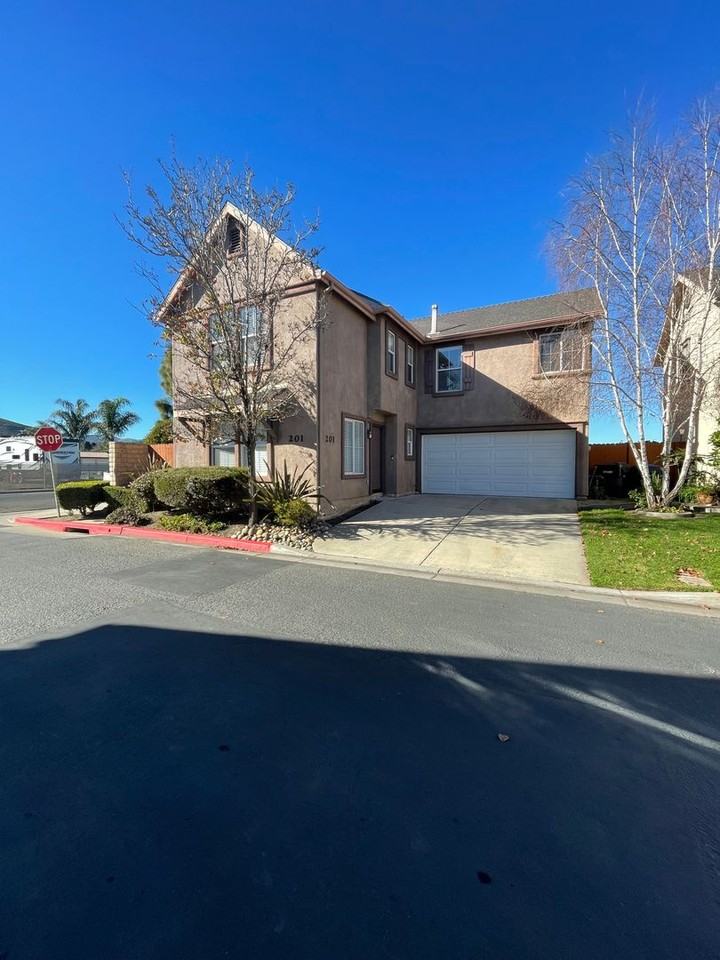 201 Quail Cir - Photo 2 of 12