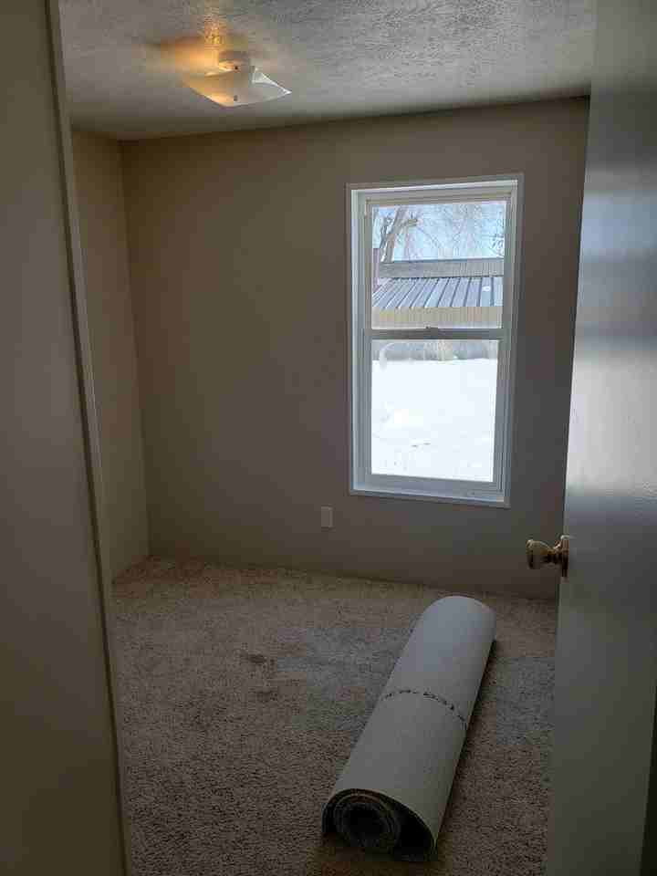 1601 E 300 N - Photo 3 of 12