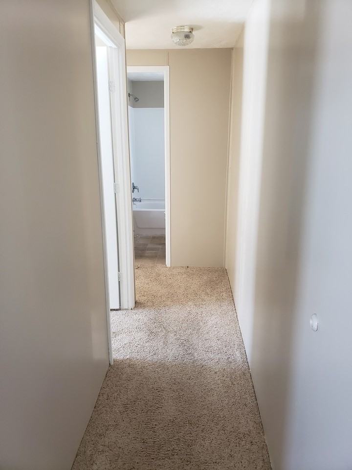 1601 E 300 N - Photo 5 of 12