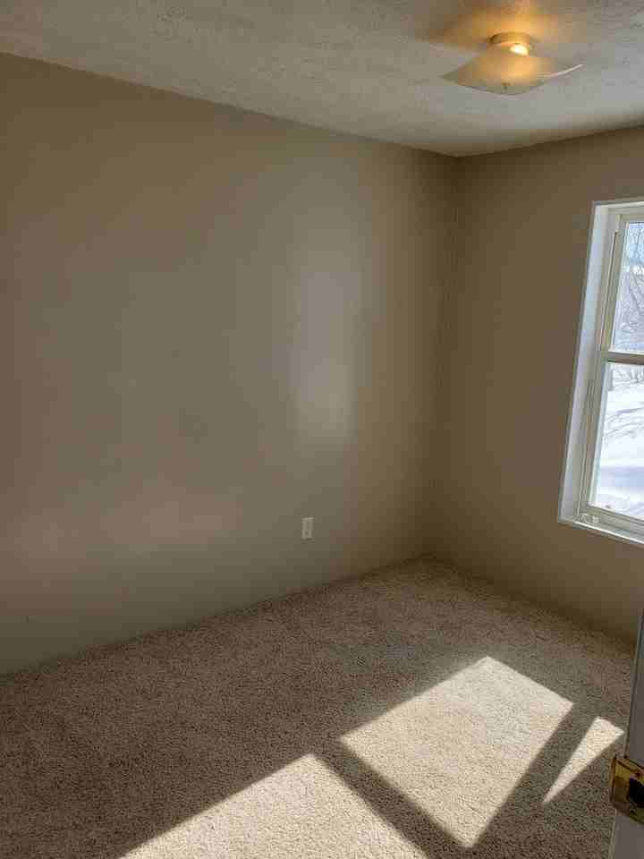 1601 E 300 N - Photo 7 of 12