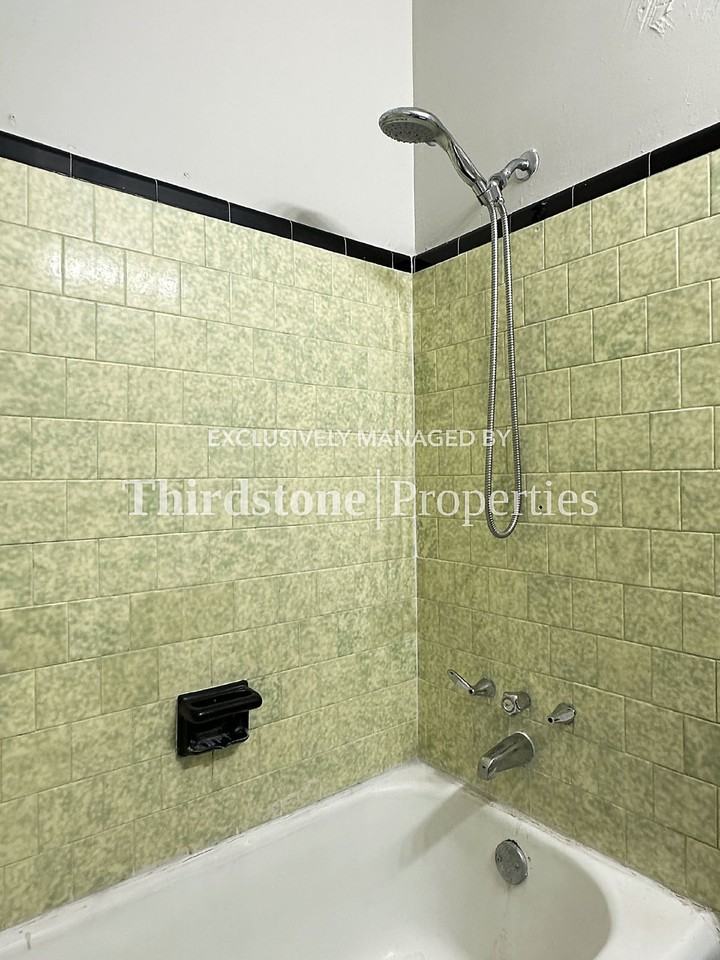 8129 Hawthorne St - Photo 7 of 22