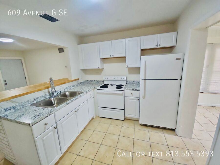 609 Avenue G Se - Photo 3 of 32