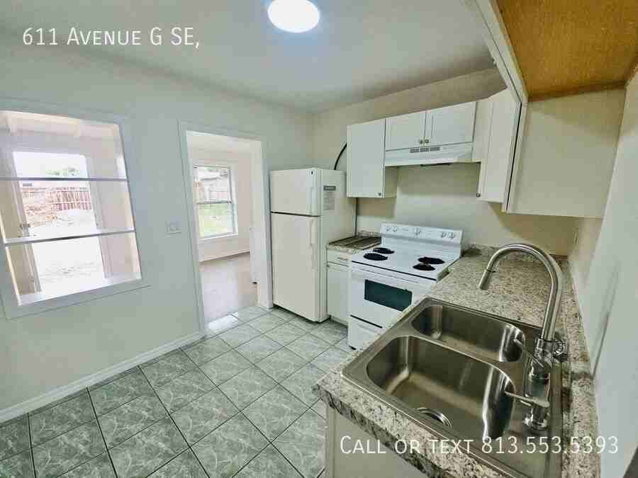 611 Avenue G Se - Photo 3 of 28