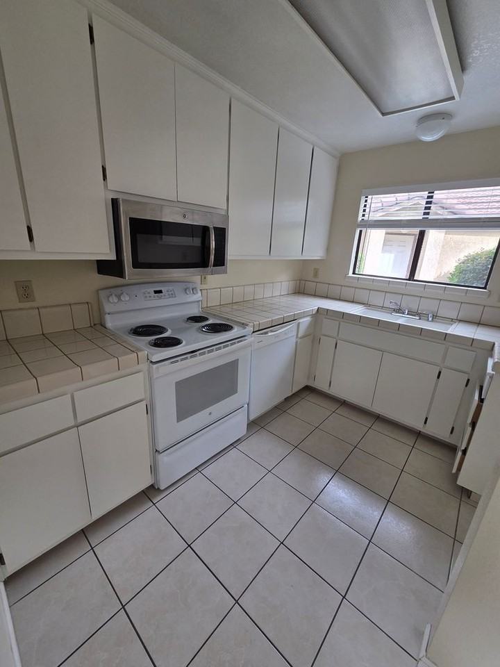 3623 La Mancha Pl - Photo 2 of 17