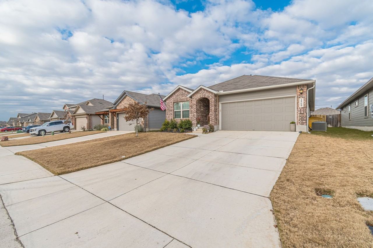 2569 Mccrae - Photo 3 of 42