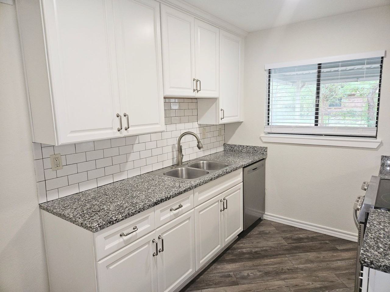 6908 Sunflower Cir N - Photo 6 of 23