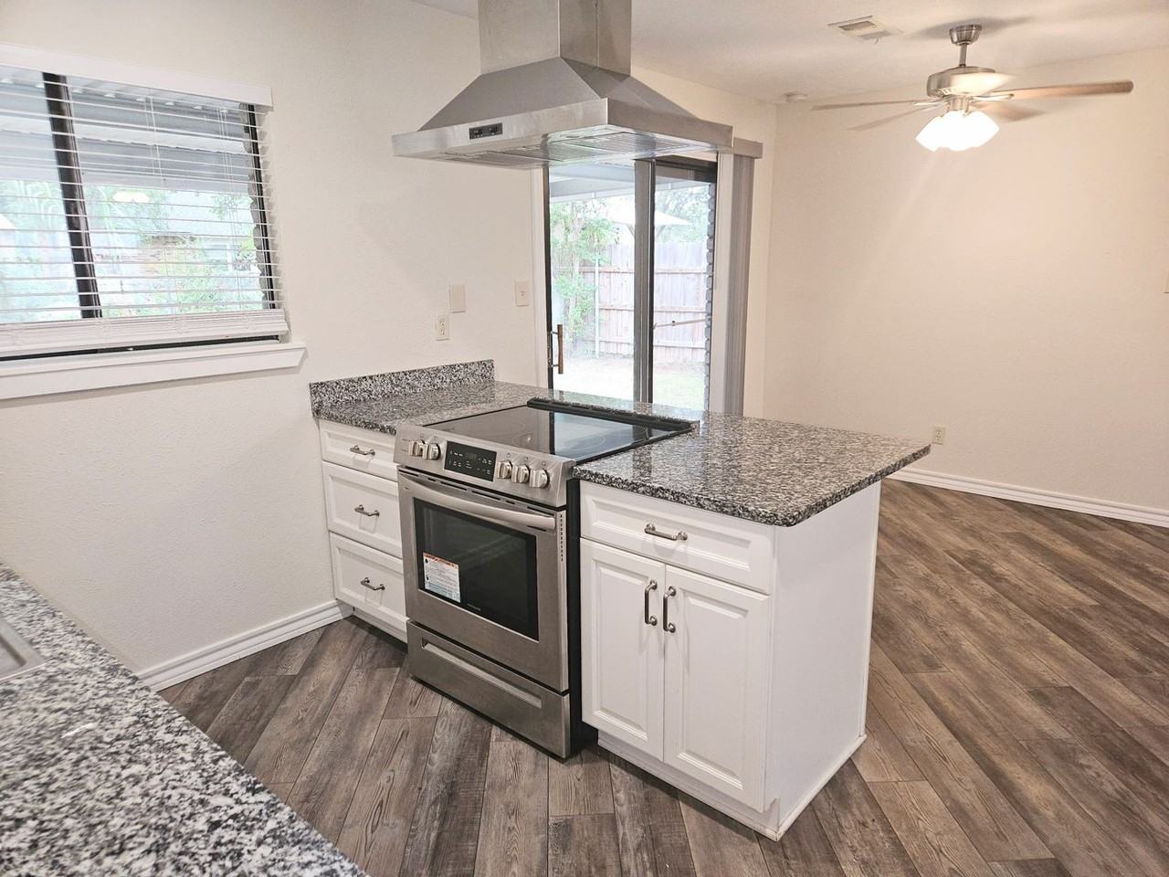 6908 Sunflower Cir N - Photo 7 of 23